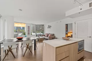 Photo #4: 422705110 Listing