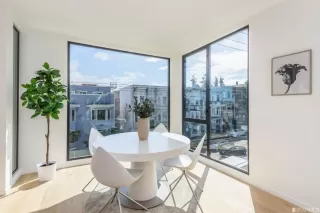 Photo #3: 422706318 Listing