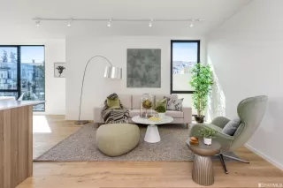 Photo #4: 422706318 Listing