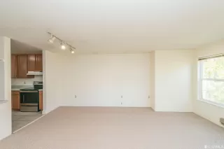 Photo #6: 422707558 Listing