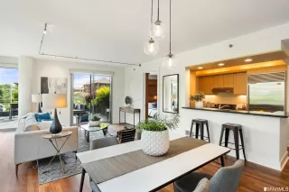 Photo #6: 422707639 Listing