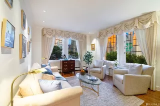 Photo #1: 422707942 Listing