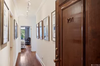 Photo #4: 422707942 Listing