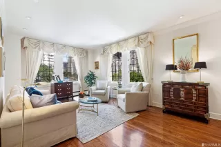 Photo #5: 422707942 Listing