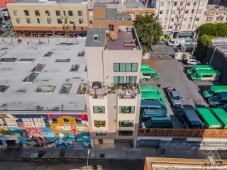 Photo #5: 422708123 Listing