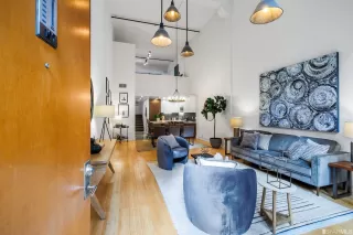 Photo #2: 422708507 Listing