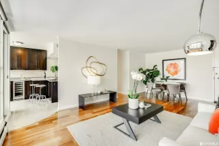 Photo #5: 422708510 Listing