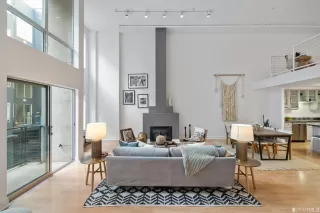 Photo #4: 422709370 Listing