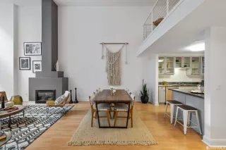 Photo #5: 422709370 Listing