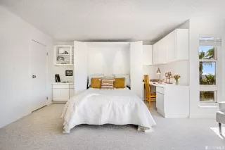 Photo #4: 422710077 Listing