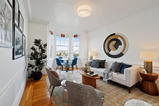 Photo #5: 422710088 Listing