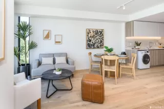 Photo #4: 422710411 Listing