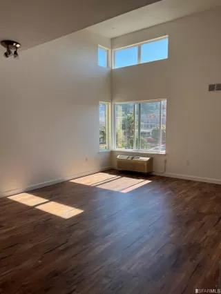 Photo #2: 422712013 Listing 