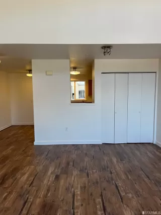 Photo #3: 422712013 Listing 