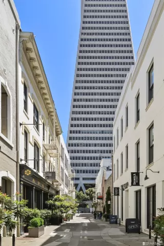 Photo #5: 422712333 Listing