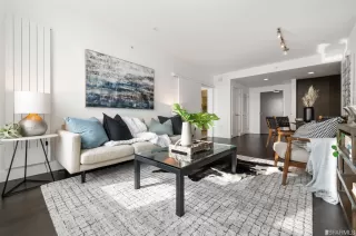 Photo #5: 422712343 Listing