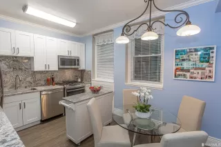 Photo #4: 422712391 Listing 