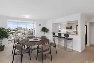 Photo #5: 422712468 Listing