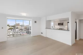 Photo #6: 422712468 Listing