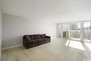 Photo #5: 422712529 Listing 