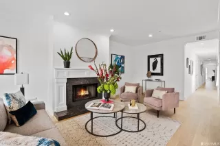 Photo #4: 422712591 Listing