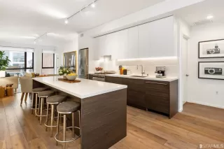 Photo #6: 422712948 Listing