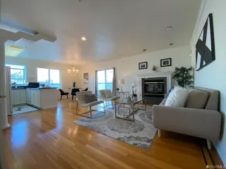 Photo #2: 422712952 Listing