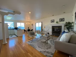 Photo #3: 422712952 Listing