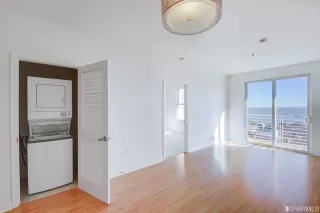 Photo #4: 422713237 Listing