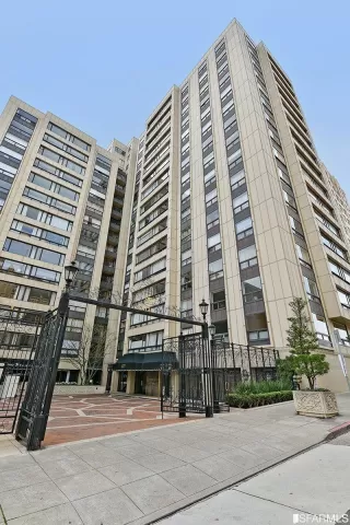 Photo #4: 422713386 Listing