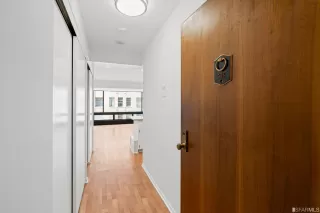 Photo #6: 422713386 Listing