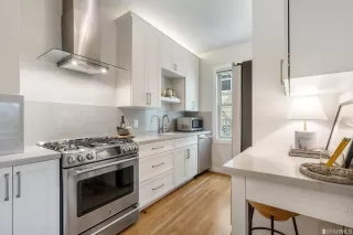 Photo #3: 422713538 Listing