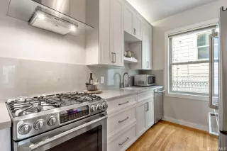 Photo #4: 422713538 Listing