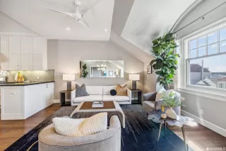 Photo #3: 423714359 Listing