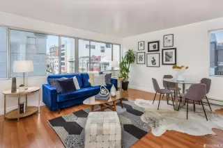 Photo #2: 423715372 Listing