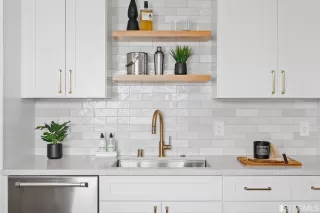 Photo #6: 423715758 Listing