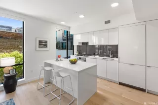 Photo #4: 423715907 Listing