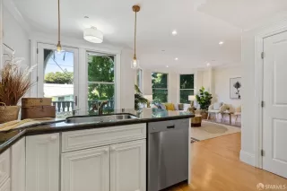 Photo #5: 423715934 Listing