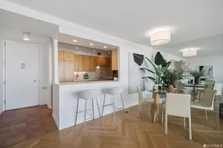 Photo #6: 423716440 Listing