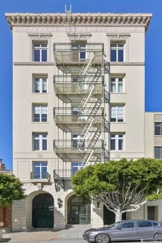 Photo #5: 423717419 Listing