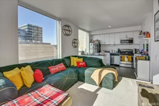 Photo #4: 423717826 Listing