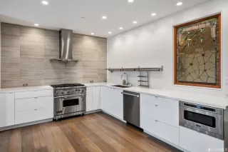 Photo #5: 423717956 Listing