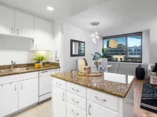 Photo #4: 423717961 Listing 