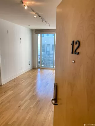 Photo #6: 423719273 Listing