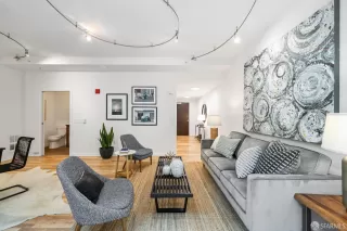 Photo #4: 423719746 Listing