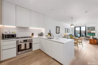 Photo #3: 423720279 Listing