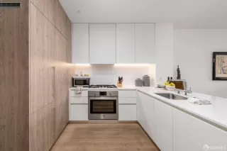 Photo #4: 423720279 Listing