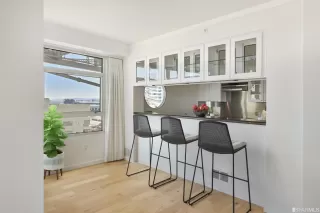 Photo #5: 423720559 Listing 