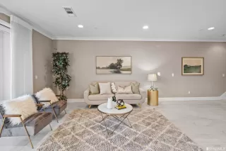 Photo #5: 423720892 Listing