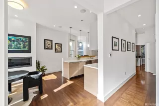 Photo #2: 423721975 Listing